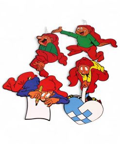 brammingnissen med flettet julehjerte, ham der skriver ønskeseddel og to nisser der morer sig hjerteligt