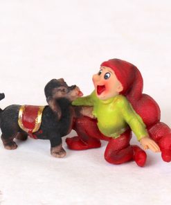 Babynisser fra pobra med sort gravhund til bordkort til julebordet