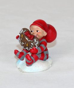 babynisse figur til nisselandskab siddende babynissedreng med honninghjerte