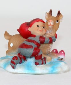 babynisse dreng der krammer liggende dådyr rundt om halsen