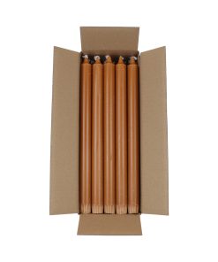 kasse med 18 styk karamelbrune kronelys på 27,5 centimeter