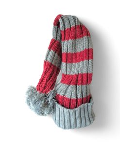 70 centimeter lang stribet strikket nissehue i grå og mørk rød
