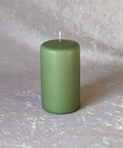 støvgrønt bloklys stearinlys 7 x 12 centimeter til jule og advent samt festbordet
