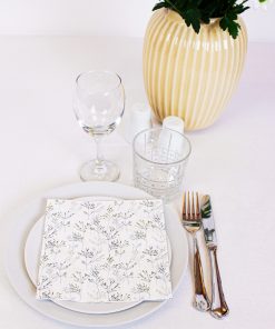 Hvid serviet med blomster