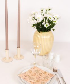 Beige serviet med blomster