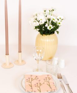 Beige serviet med blomster