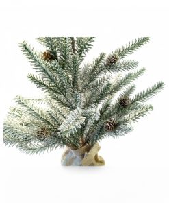 kunstigt juletræ med snedrys og kogler