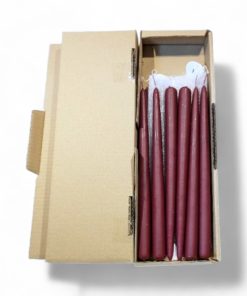 Stakelys burgunder. Dyppede stearinlys 30 cm. Kasse á 12 stk.