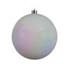 stor julekugle i plastik diameter 20 centimeter blank hvid overflade