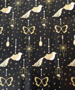 gavepapir med sort baggrund og fugle