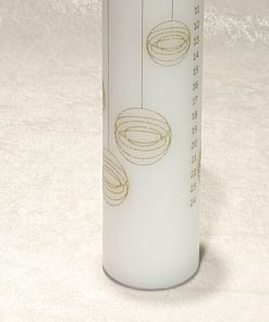 hvid kalenderlys med glimmer julekugler i guld på 24 centimeter
