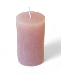 Rustikk LYNG-farget gjennomfarget kubbelys i parafin. 6 x 10 cm.