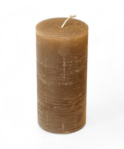 Rustikk MØRK SAND gjennomfarget kubbelys i parafin. 6 x 12,5 cm.