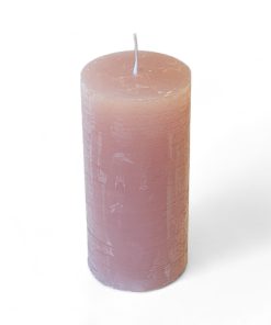 Rustikk LYNG-farget gjennomfarget kubbelys i parafin. 6 x 12,5 cm.