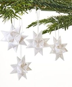 færdig flettede hvide stjerner til jul og til juletræ