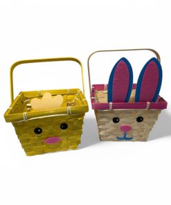 to søde påskekurve i bambus med kylling og hare