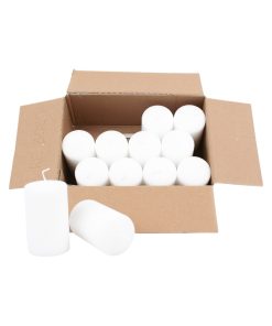 kasse med 12 styk hvide bloklys 5,8 x 10 centimeter og 26 timers brændetid per lys