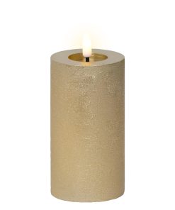 15 centimeter højt og ø7 diameter guldfarvet led bloklys med flad top og voksoverflade