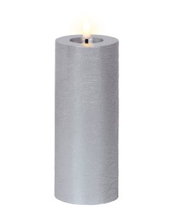 19 centimeter højt og ø7 diameter sølvfarvet led bloklys med flad top og voksoverflade