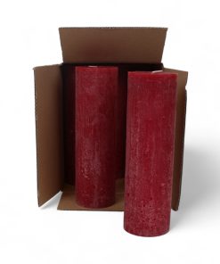 kasse med 6 styk mørk røde gennemfarvede rustikke bloklys med 6 centimeter i diameter og 20 centimeter høje