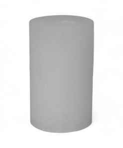 hvide rustikke bloklys 10 centimeter høje og 6 centimeter i diameter gennemfarvede