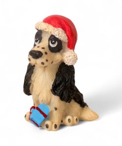 cockerspaniel hund med nissehue højde 8 centimeter