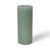 støvgrøn rustikt bloklys 15 centimeter høje og 6 centimeter i diameter gennemfarvede