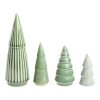 4 forskellige grønne juletræer i porcelæn til dekoration