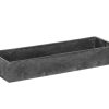 aflangt gråt plastik fad til dekorationer der måler 32 x 10,5 x 5 centimeter