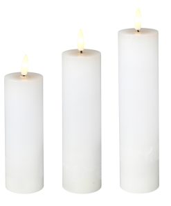 tre hvide naturtro led ø5 bloklys i tre højder, 15, 17,5 og 20 centimeter