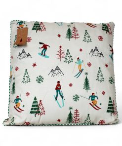 hvid julepude på 45 x 45 centimeter i fløjl med skilandskab