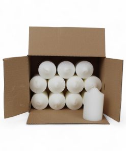 en kasse med 12 styk hvide stearinlys i 100 procent ren stearin i størrelsen 6 centimeter i diameter og 10 centimeter højt