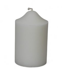 hvidt stearinlys i 100 procent ren stearin i størrelsen 6 centimeter i diameter og 10 centimeter højt