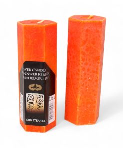 orange spindelvævslys som daner et flot blondemønster i kanten når det brænder ned