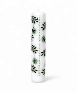 hvidt kalenderlys med grene med julekugler 5 x 24 centimeter