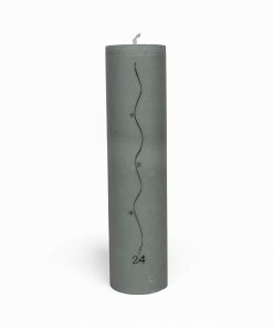 støvgrønt kalenderlys i ren stearin med buet tallinje 5 x 20 centimeter