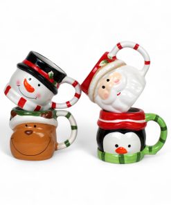 4 forskellige porselænskrus til jul med julemand, snemand, rensdyr og pingvin