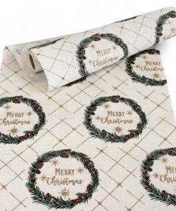 råhvid bordløber til jul med julekranse og guldpynt 200 x 28 centimeter