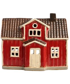 rødt keramikhus i svensk stil til fyrfadslys der måler 13 x 15,5 x 8 centimeter
