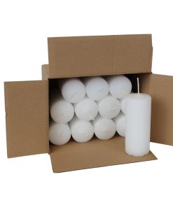 kasse med 12 styk hvide bloklys der måler 5 x 12 centimeter