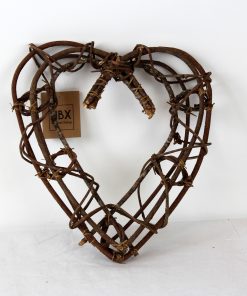 åben hjerteform af vinstok på 30 x 28 centimeter og en dybde på 6 centimeter