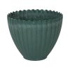 rund grøn plastik urtepotte med riller til dekorationer på 13 x 16 centimeter