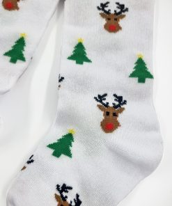 Nærbillede af hæl på hvid strømpebuks med rudolf og juletræer