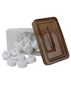 åben kuffert med hvide led fyrfadslys