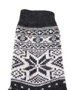 nærbillede af skaftet med norsk strikmønster på uldsok