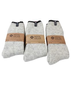 ensfarvet grå uldsokker med sort ribkant og norsk flag i tre størrelser