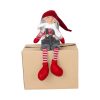 Siddende nissemand med hængeben i stof 42 cm